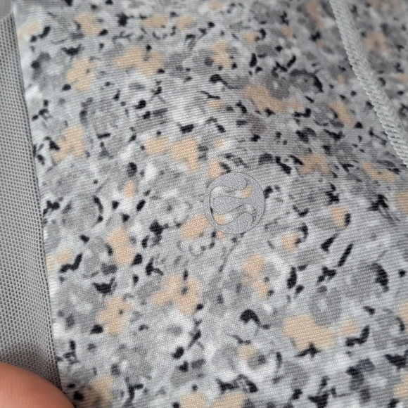 Lululemon tank top size 4 like NEW - Picture 6 of 7